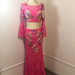 Nox Anabel two piece formal gown size large.